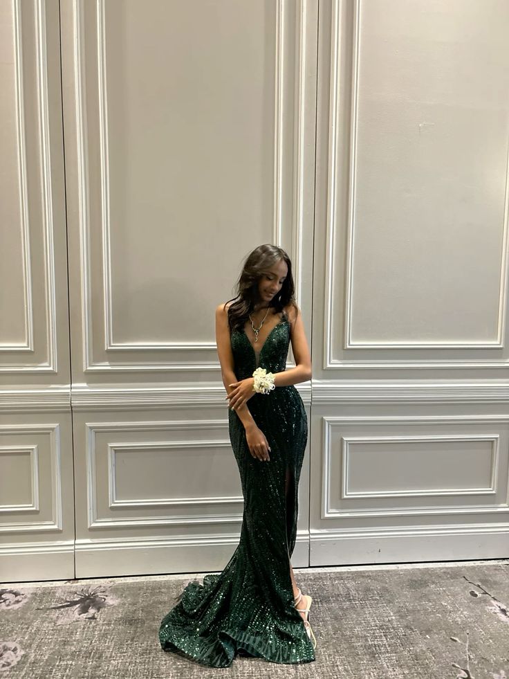 Robe de bal longue à bretelles spaghetti et paillettes vert émeraude foncé, style sirène, inspiration RB1304