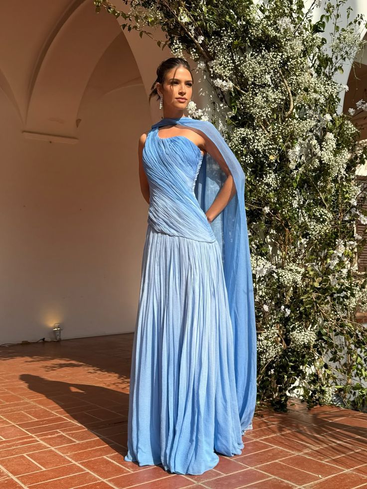 Robe de bal longue en mousseline plissée bleue, asymétrique, style sirène, sans manches, robe de bal inspirée RB1333