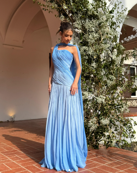 Robe de bal longue en mousseline plissée bleue, asymétrique, style sirène, sans manches, robe de bal inspirée RB1333