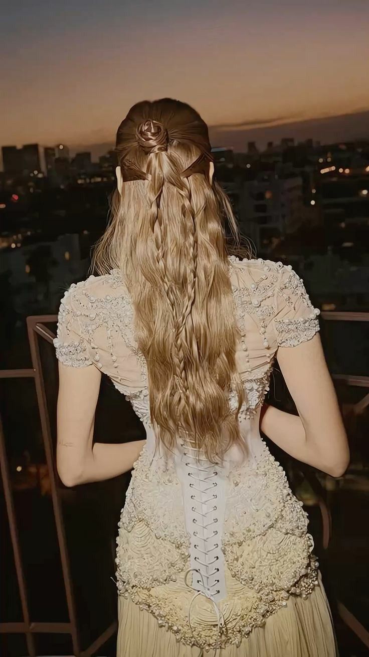 Magnifique robe de soirée sirène bustier longue en mousseline de soie jaune argentée et perlée RB1340