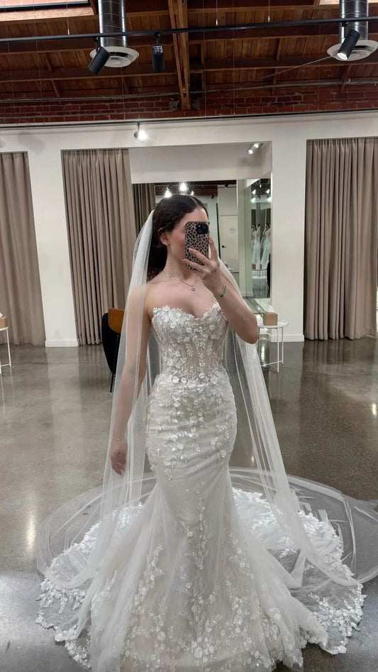 Robe de mariée sirène en dentelle blanche avec décolleté en cœur et appliques, robe longue de mariée RB1357