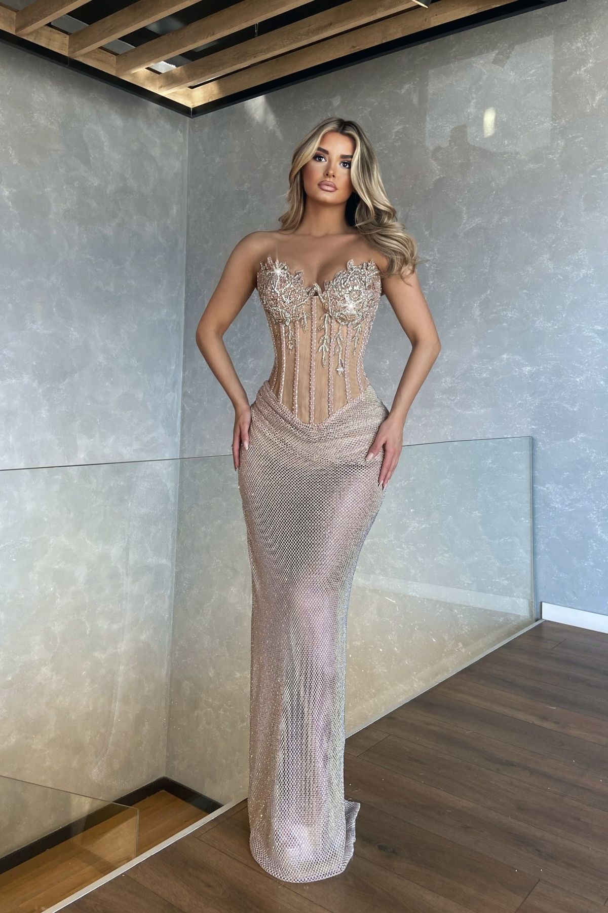 Robe de bal longue plissée sans manches, style sirène, décolleté en cœur, perles et paillettes, inspirée de la robe de bal RB1386