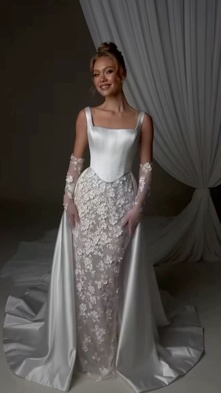 Robe de mariée sirène intemporelle à col carré et dentelle blanche avec appliques, longue robe de mariée RB1391