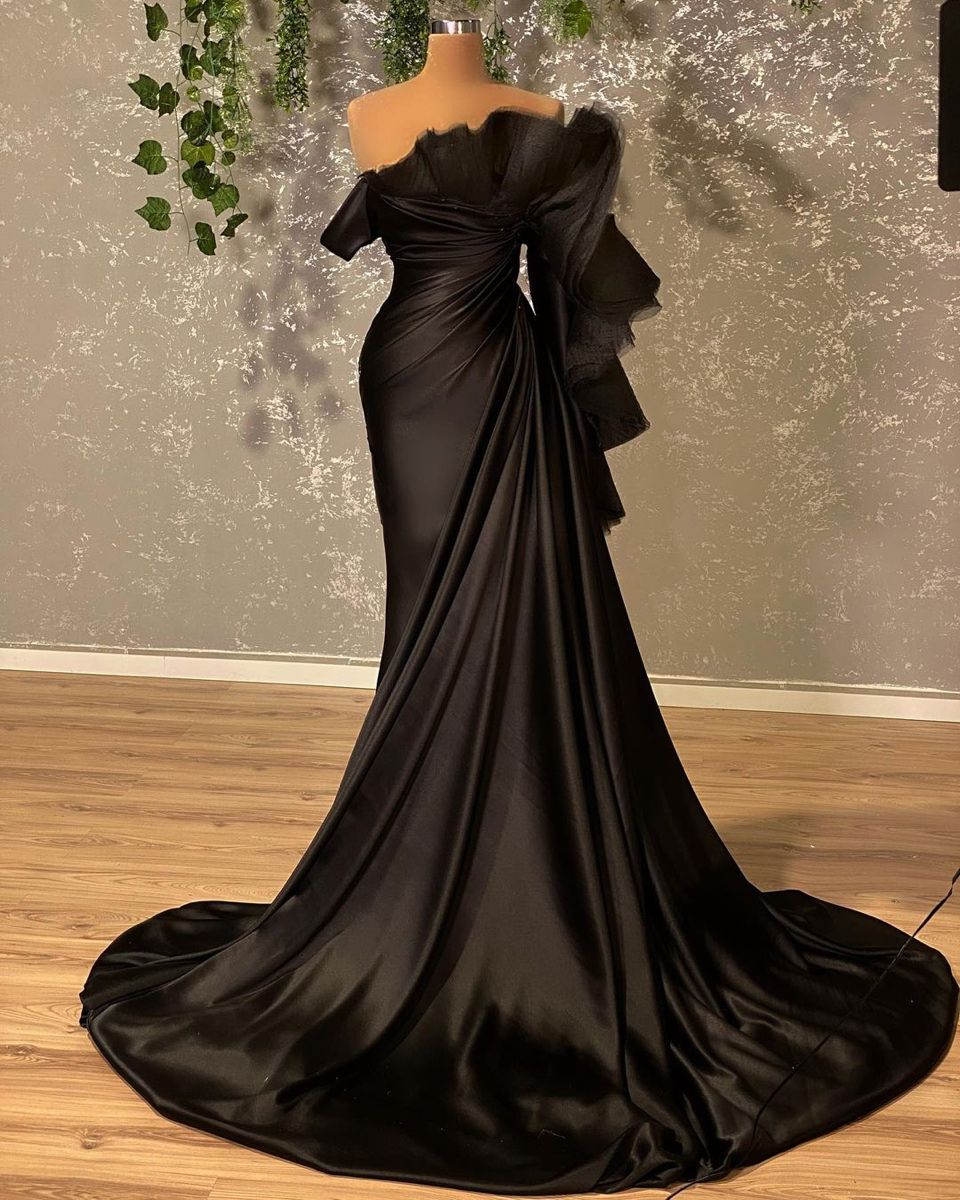 Robe de bal sirène en satin plissé noir à épaules dénudées, tenue de soirée pour 23 ans, RB1555