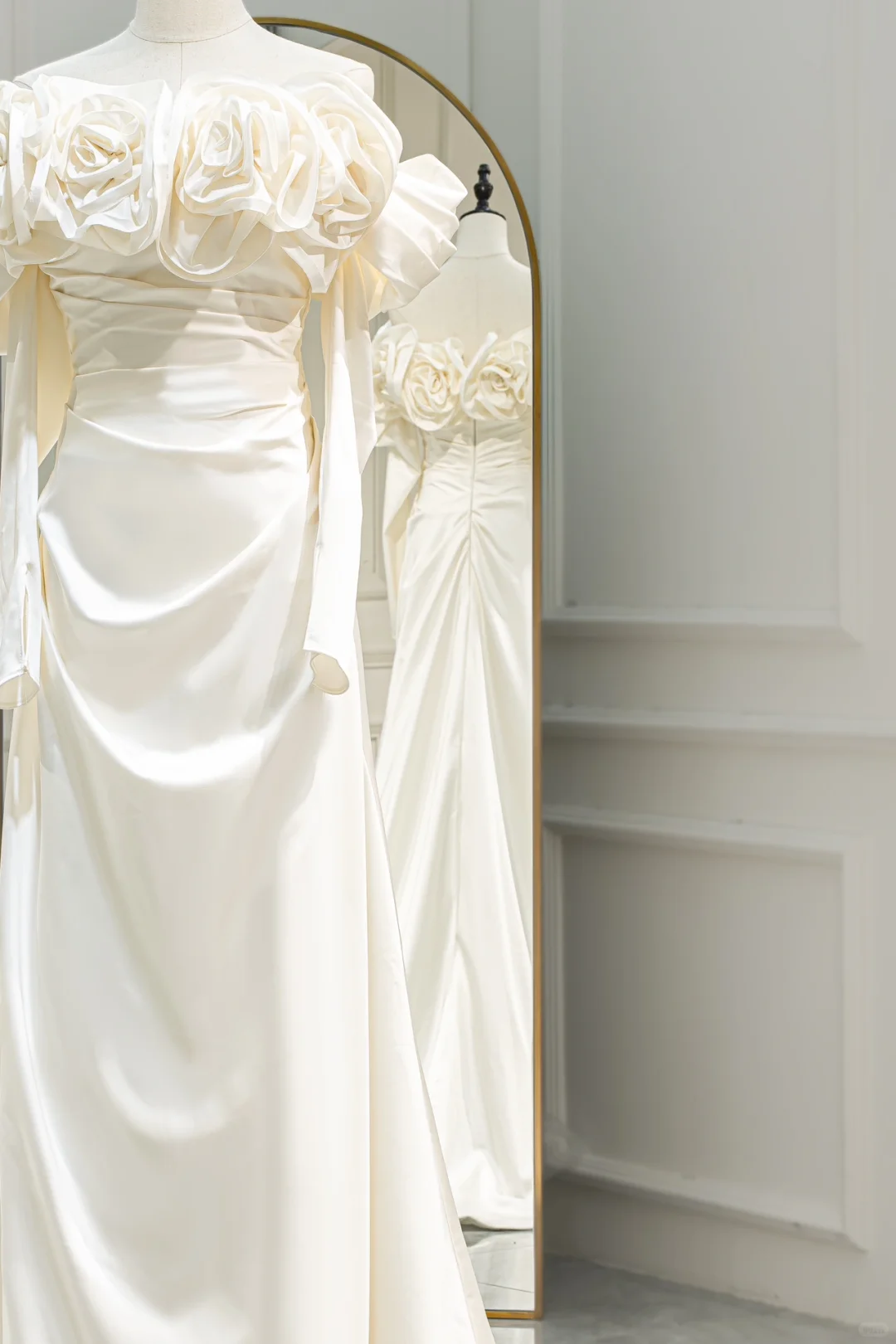 Romantic Mermaid Off The Shoulder Fitted Corset Long Sleeves White Satin Wedding Dress Long Bridal Gown Wedding Dresses RB1592