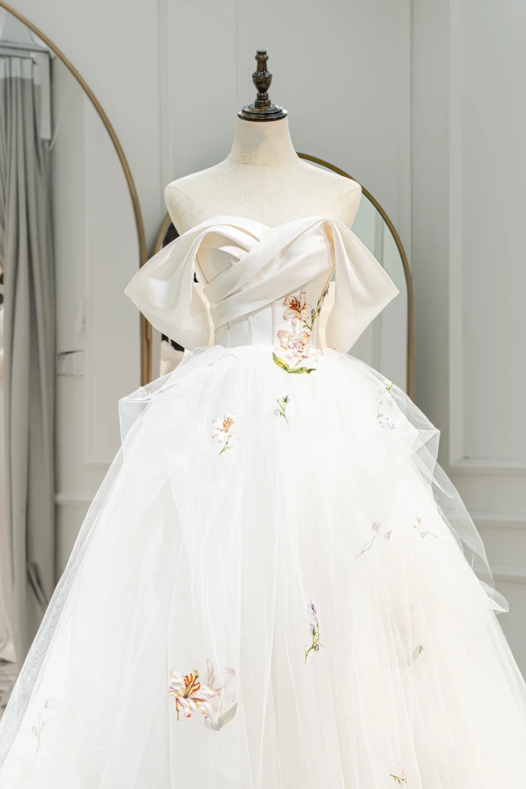 Superbe robe de bal à épaules dénudées, corset ajusté, robe de mariée en tulle, longue robe de mariée blanche, RB1593