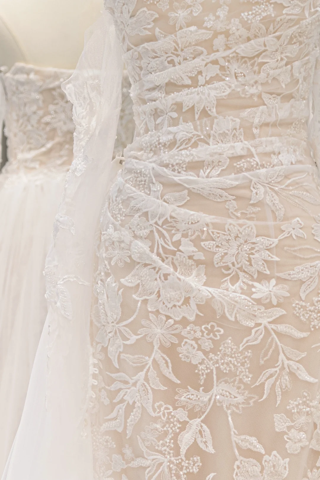 Romantic Mermaid Strapless Lace Fitted Corset Long Wedding Dress Long Bridal Gown Wedding Dresses RB1598