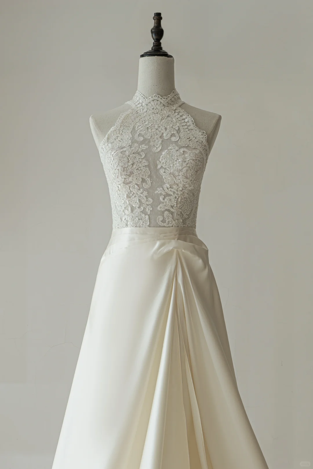 Simple A Line High Neck Sleeveless Lace Fitted Long Wedding Dress Bridal Gown Wedding Dresses RB1599