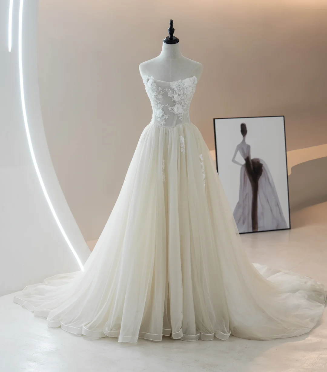 Simple Ball Gown Strapless Sleeveless Lace Fitted Long Wedding Dress Bridal Gown Wedding Dresses RB1605