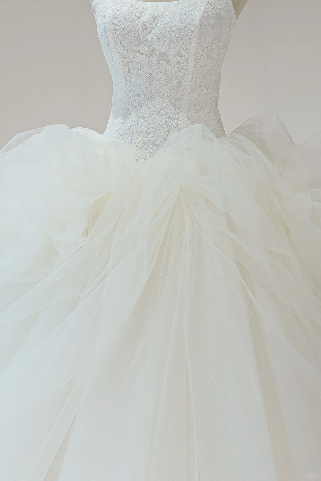Elegant Ball Gown Strapless Sleeveless Lace Fitted Long Wedding Dress Bridal Gown Wedding Dresses RB1606