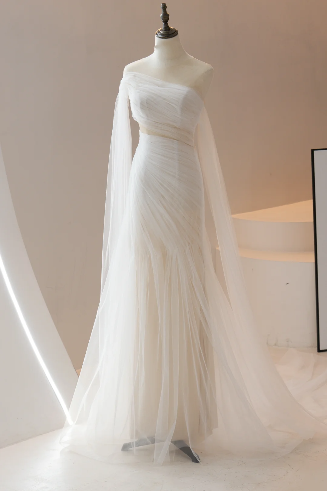 Stunning Mermaid Scoop White Tulle Fitted Wedding Dress Long Bridal Gown Wedding Gowns RB1610