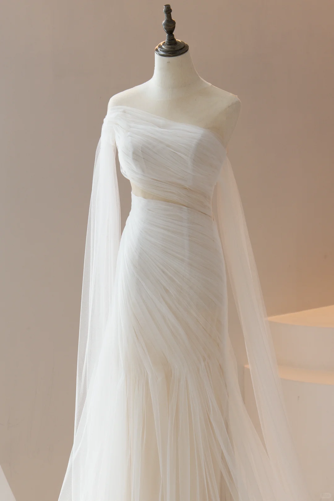Stunning Mermaid Scoop White Tulle Fitted Wedding Dress Long Bridal Gown Wedding Gowns RB1610