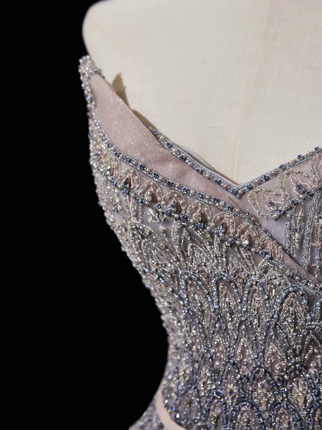 Robe de mariée longue et luxueuse, coupe trapèze, décolleté en cœur, sans manches, à paillettes et perles, ajustée, RB1877