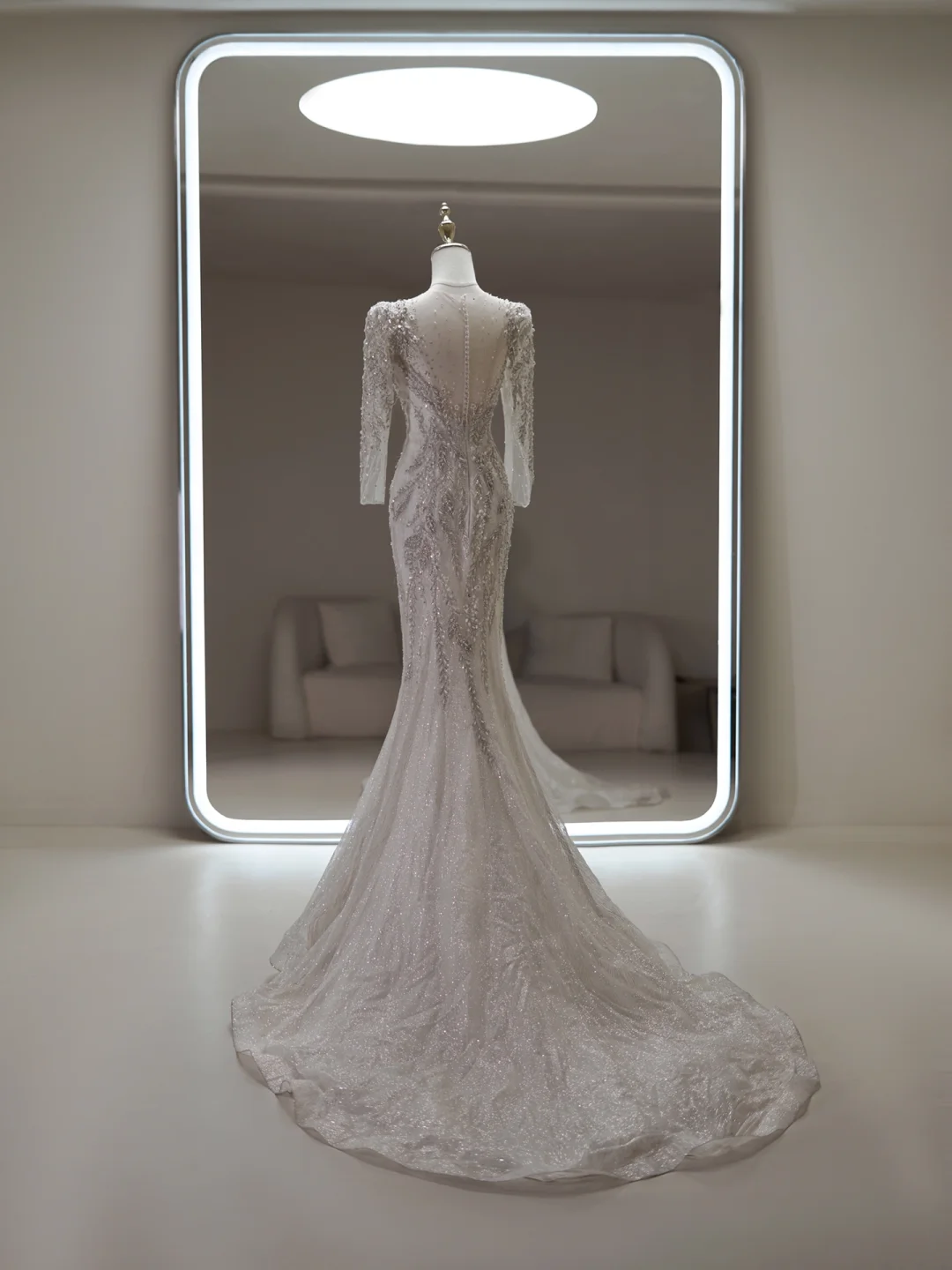 Robe de mariée sirène à encolure dégagée et manches longues, en dentelle et sequins, coupe ajustée, blanche, RB1898