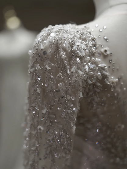 Robe de mariée sirène à encolure dégagée et manches longues, en dentelle et sequins, coupe ajustée, blanche, RB1898