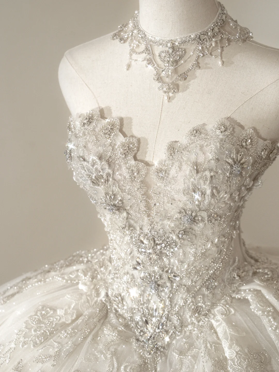 Robe de mariée princesse en tulle, décolleté en cœur, sans manches, corset ajusté, longue, blanche, RB1902