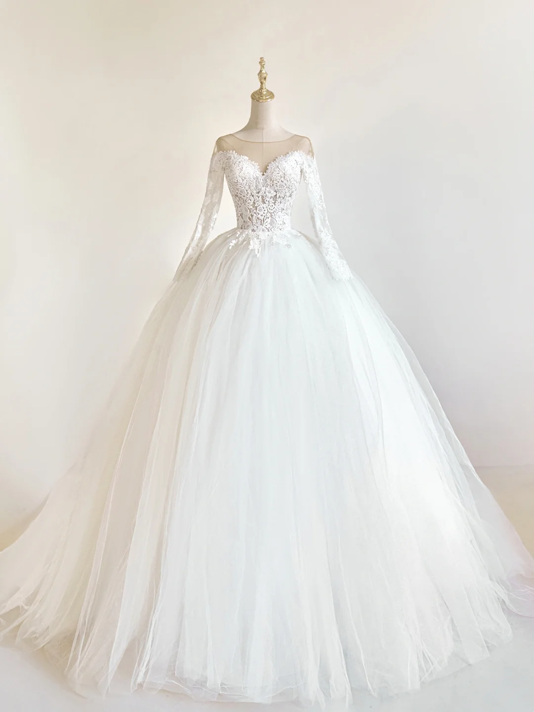 Robe de mariée princesse à manches longues et décolleté en cœur, en tulle et dentelle, avec corset ajusté, robe de mariée blanche RB1910