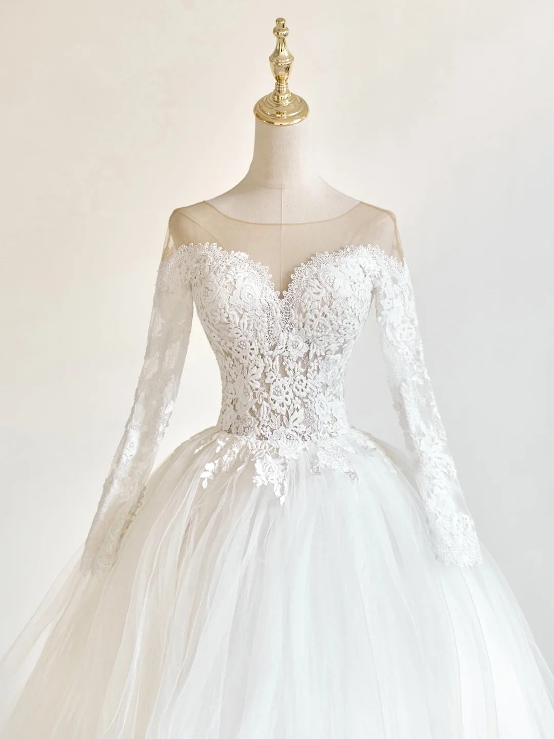 Robe de mariée princesse à manches longues et décolleté en cœur, en tulle et dentelle, avec corset ajusté, robe de mariée blanche RB1910