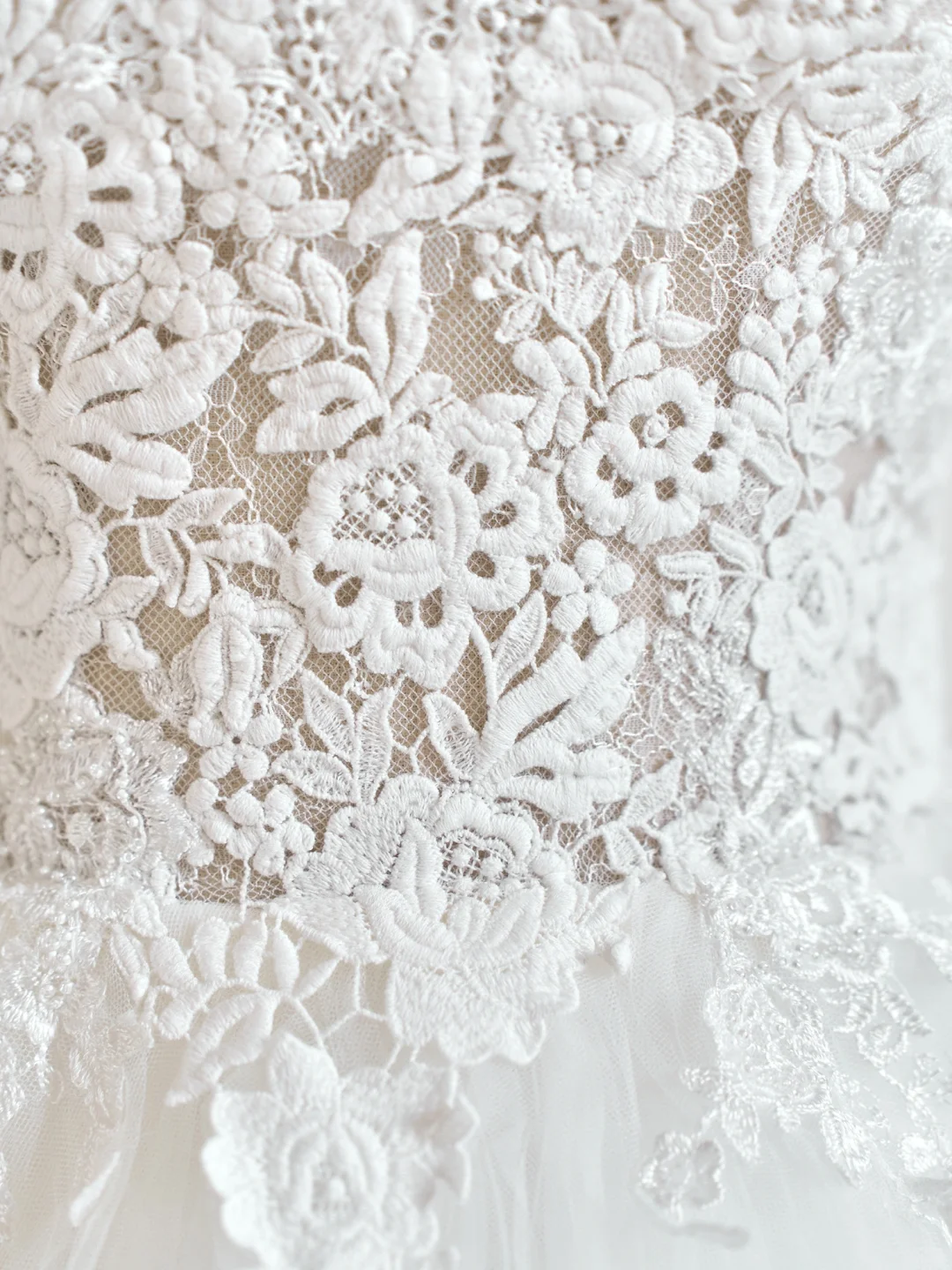 Robe de mariée princesse à manches longues et décolleté en cœur, en tulle et dentelle, avec corset ajusté, robe de mariée blanche RB1910
