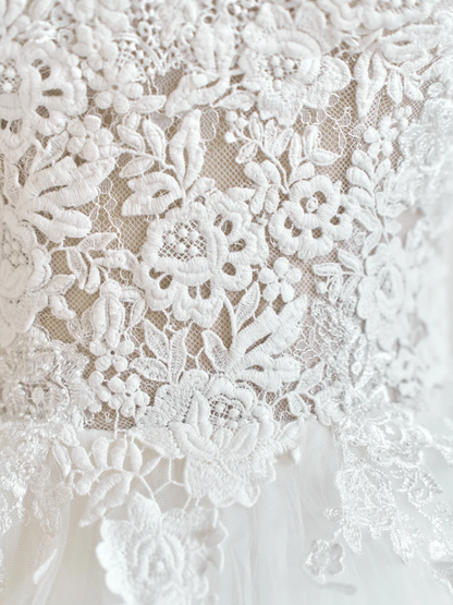 Robe de mariée princesse à manches longues et décolleté en cœur, en tulle et dentelle, avec corset ajusté, robe de mariée blanche RB1910