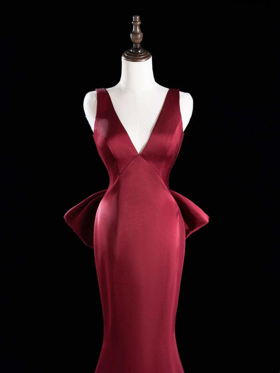 Robe de bal longue en satin bordeaux, col en V, style sirène chic, tenue de bal pour un 18e anniversaire, RB1917