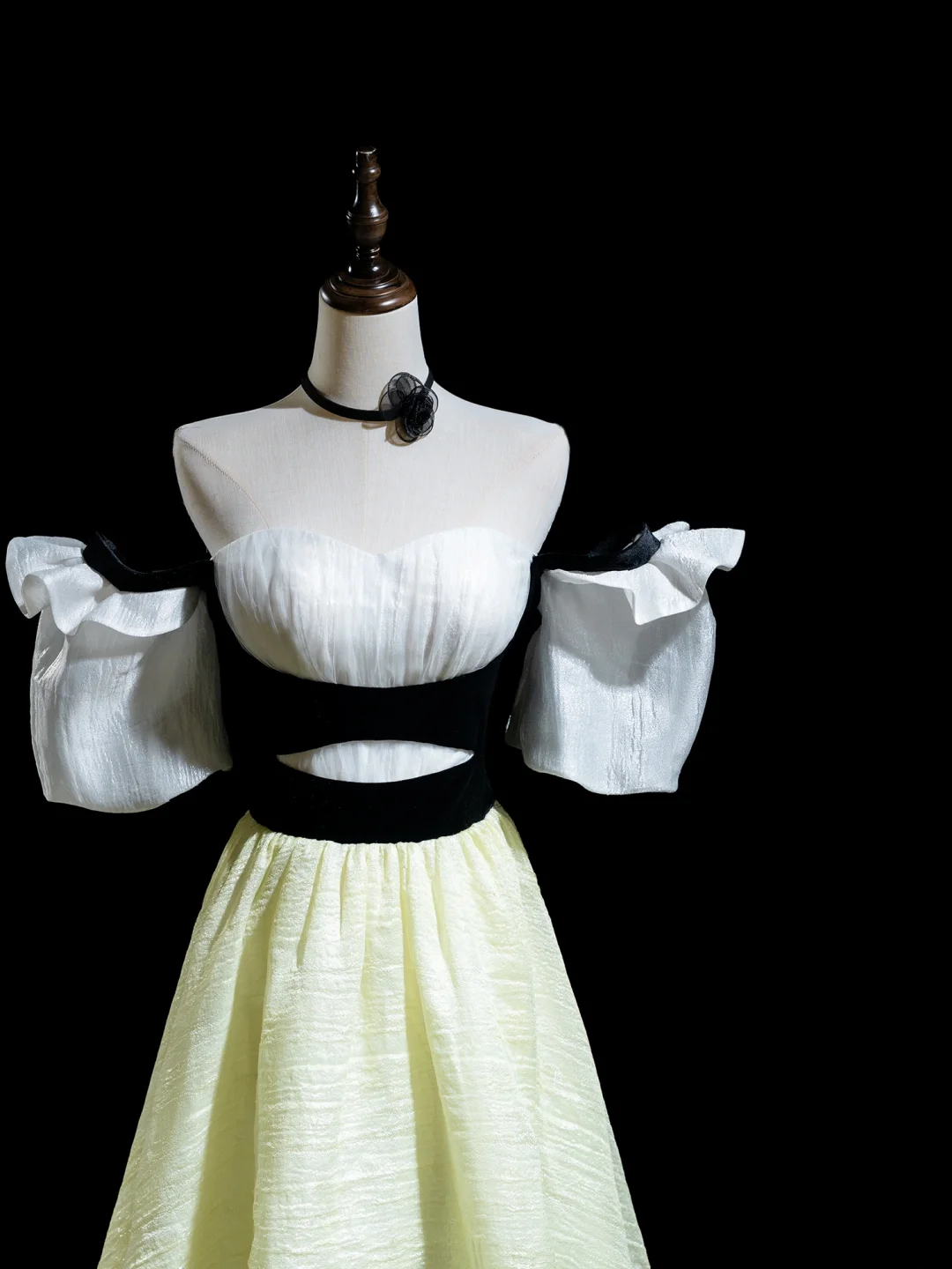 Robe de bal élégante en satin à épaules dénudées et coupe trapèze, tenue de soirée pour 18 ans, RB1924
