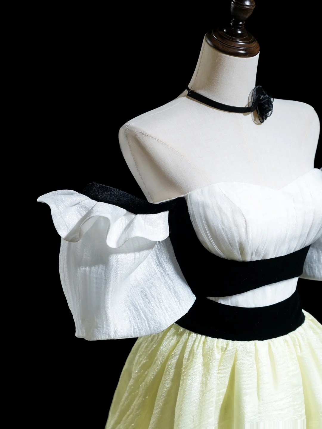 Robe de bal élégante en satin à épaules dénudées et coupe trapèze, tenue de soirée pour 18 ans, RB1924