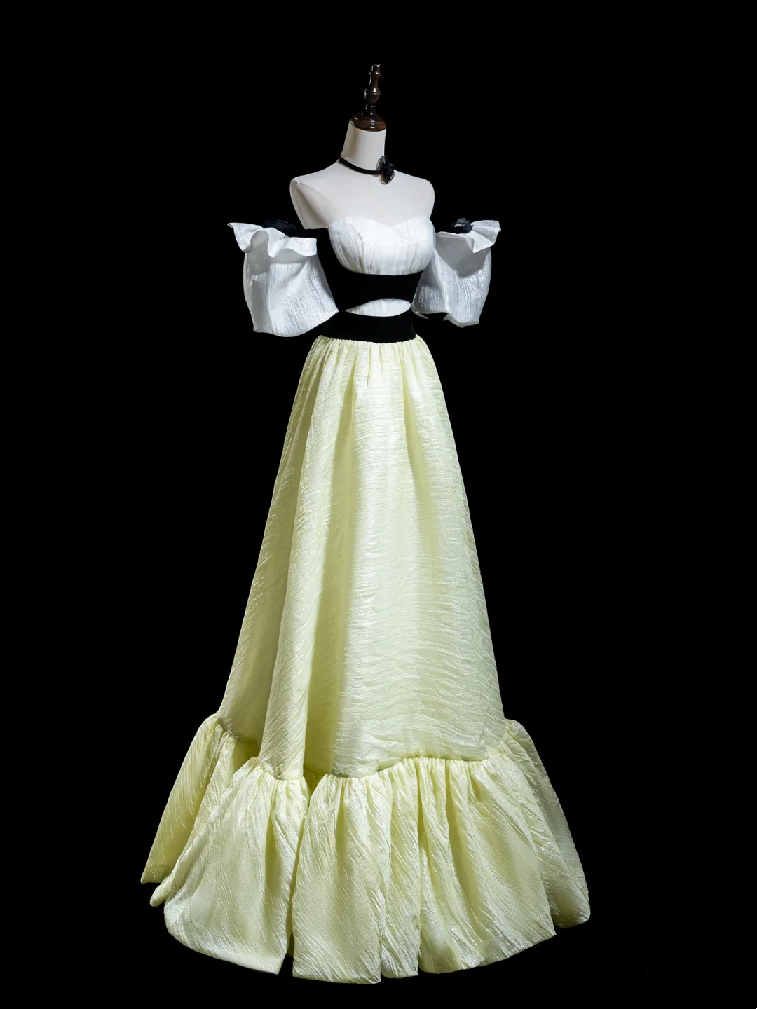 Robe de bal élégante en satin à épaules dénudées et coupe trapèze, tenue de soirée pour 18 ans, RB1924