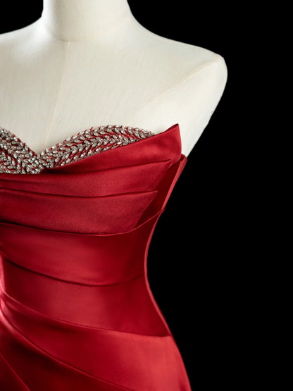 Robe de bal chic en satin rouge avec décolleté en cœur et perles, tenue de bal esthétique pour seniors, tenue de cérémonie, robe de remise de diplôme RB1946
