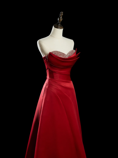 Robe de bal chic en satin rouge avec décolleté en cœur et perles, tenue de bal esthétique pour seniors, tenue de cérémonie, robe de remise de diplôme RB1946