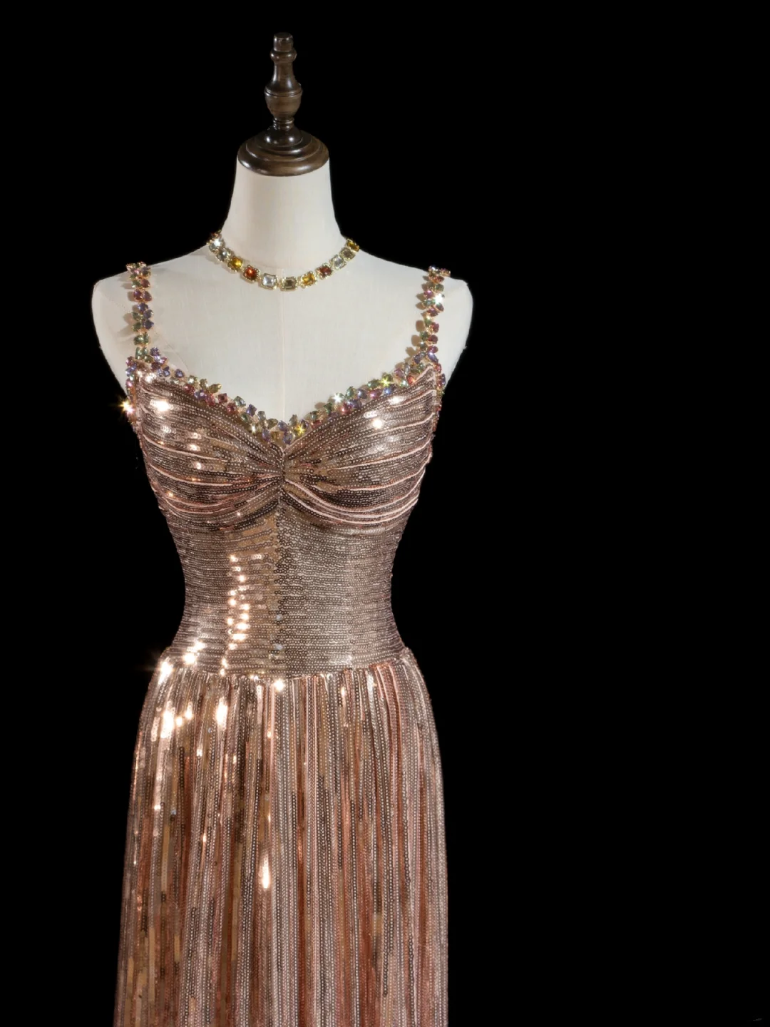 Robe de bal chic trapèze à paillettes dorées et perles, décolleté en cœur, tenue de soirée élégante, RB1948