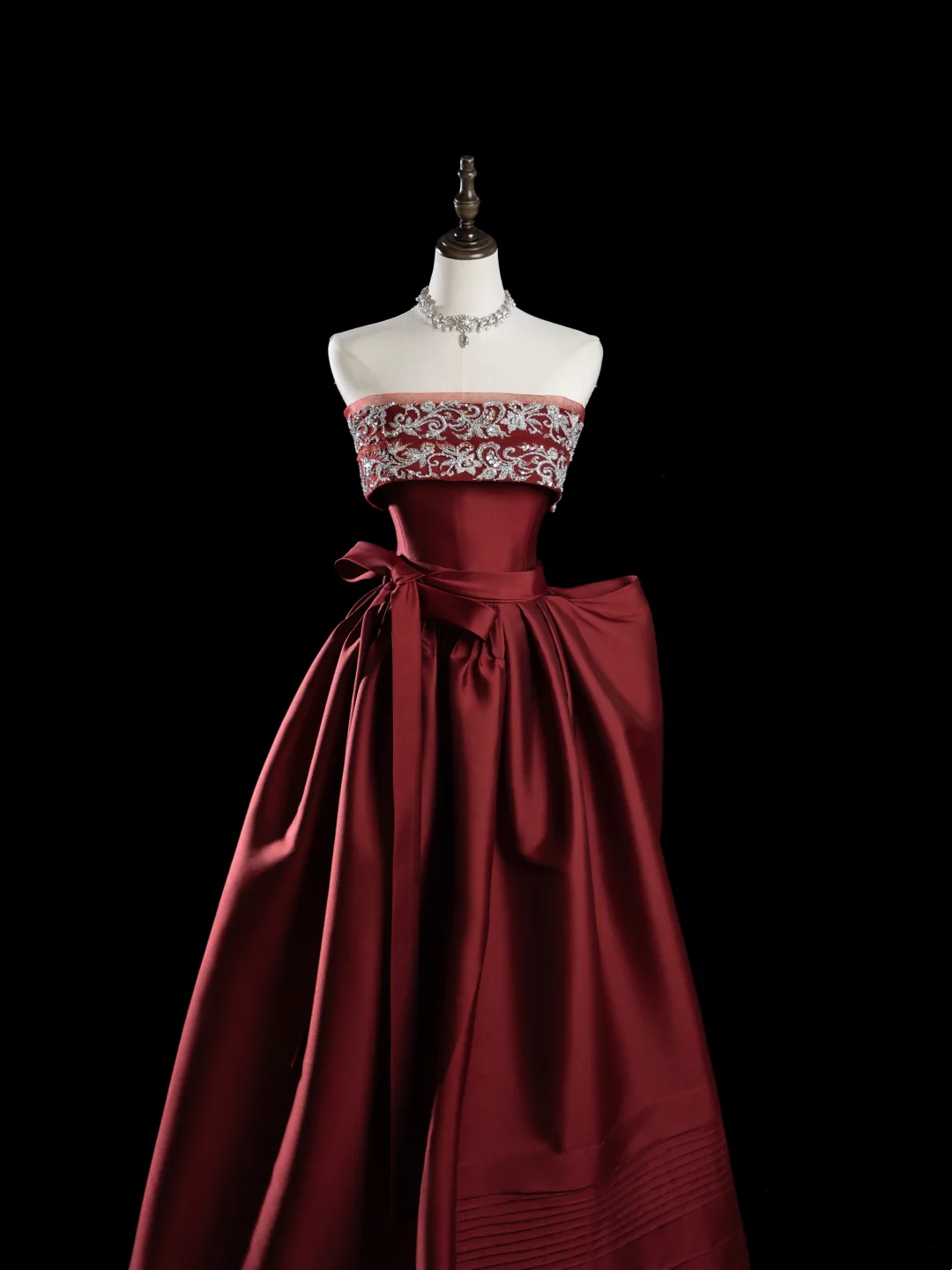 Robe de bal élégante sans bretelles en satin bordeaux, tenue de soirée pour 20e anniversaire, robe de bal RB1949