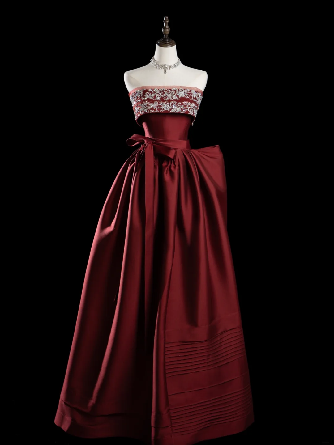 Robe de bal élégante sans bretelles en satin bordeaux, tenue de soirée pour 20e anniversaire, robe de bal RB1949