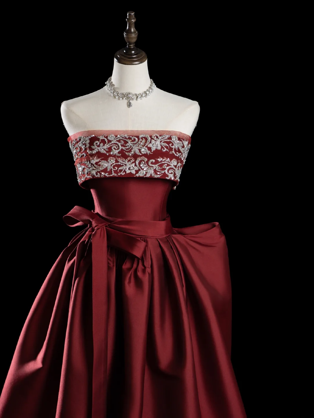 Robe de bal élégante sans bretelles en satin bordeaux, tenue de soirée pour 20e anniversaire, robe de bal RB1949