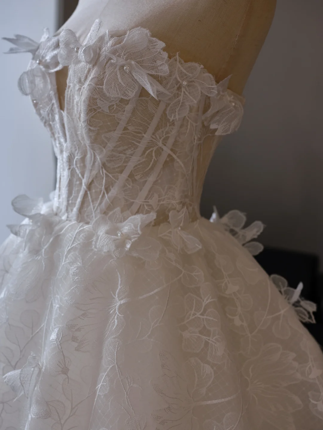 Robe de mariée princesse sans bretelles, sans manches, en dentelle, avec corset ajusté, longue, blanche, RB2018
