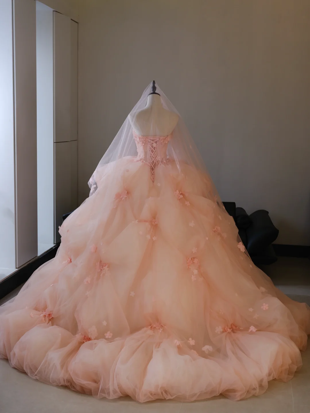Niedliches, trägerloses Ballkleid aus rosa Tüll mit Blumenmuster, langes Abendkleid für Sweet 15 und 16, AB595