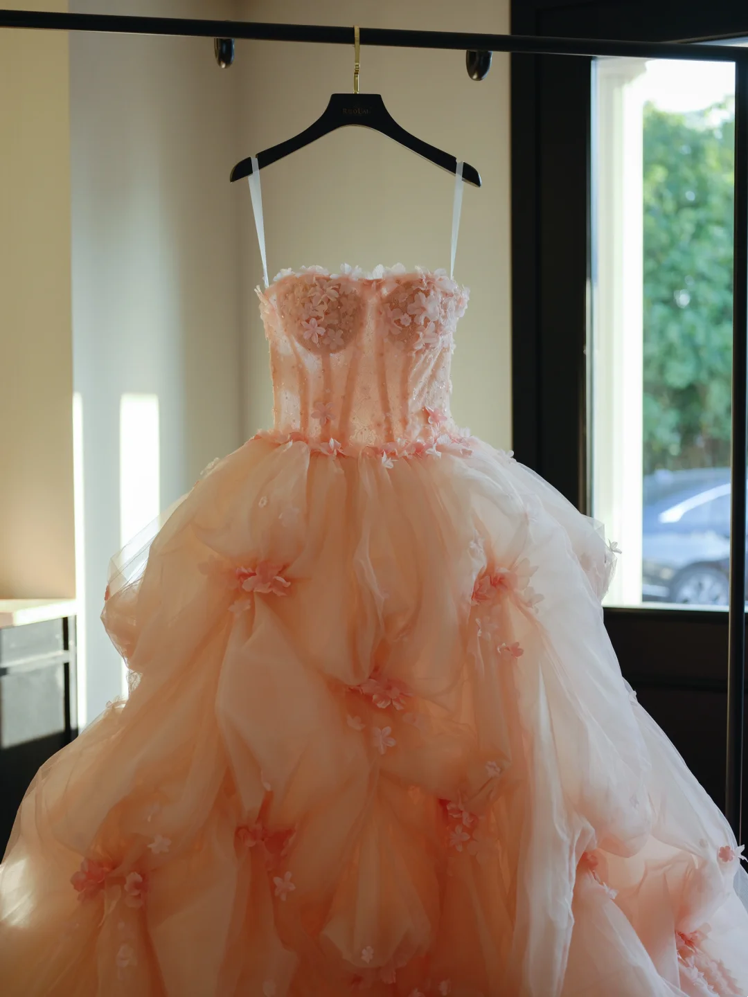 Niedliches, trägerloses Ballkleid aus rosa Tüll mit Blumenmuster, langes Abendkleid für Sweet 15 und 16, AB595
