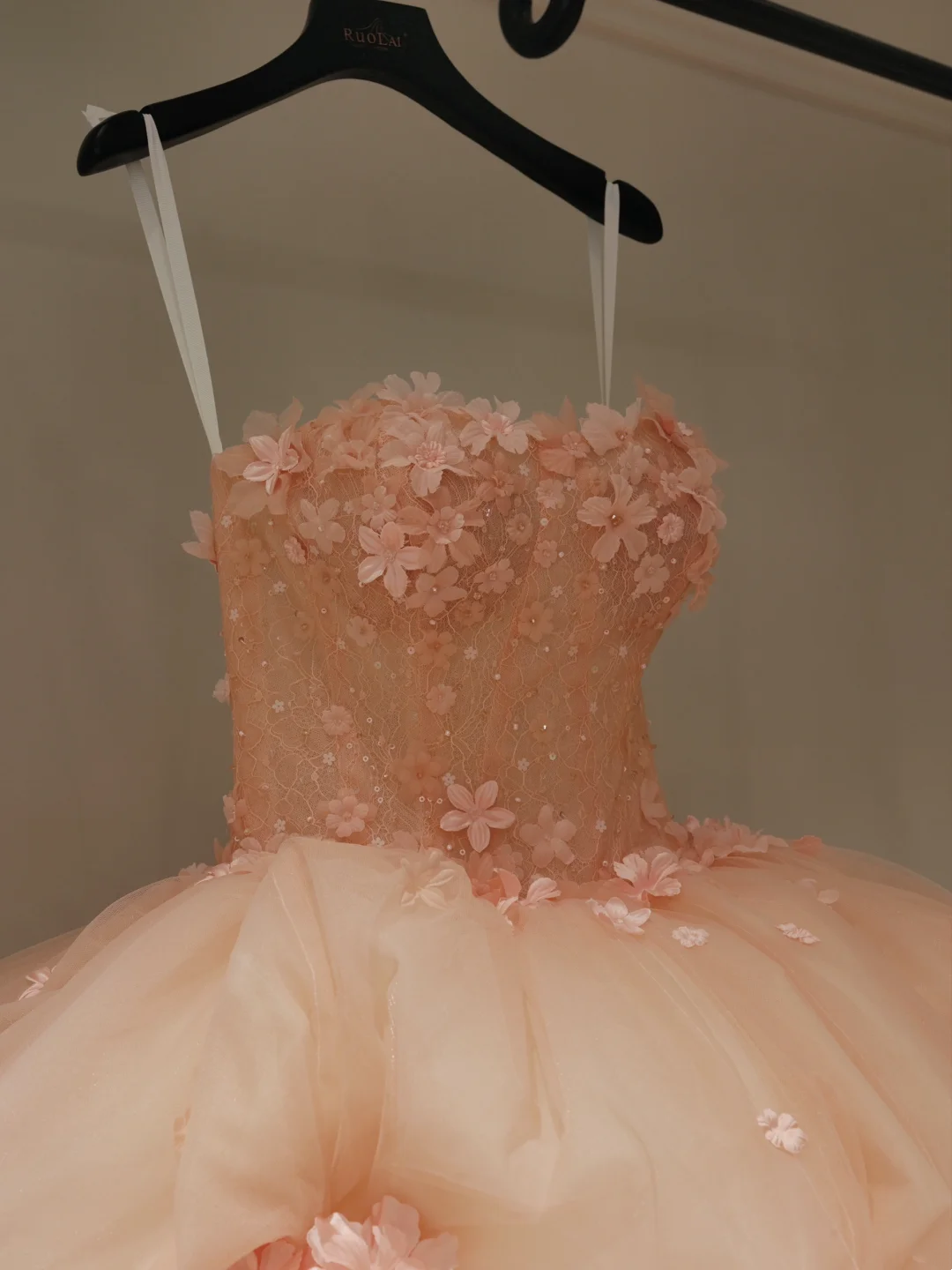 Niedliches, trägerloses Ballkleid aus rosa Tüll mit Blumenmuster, langes Abendkleid für Sweet 15 und 16, AB595