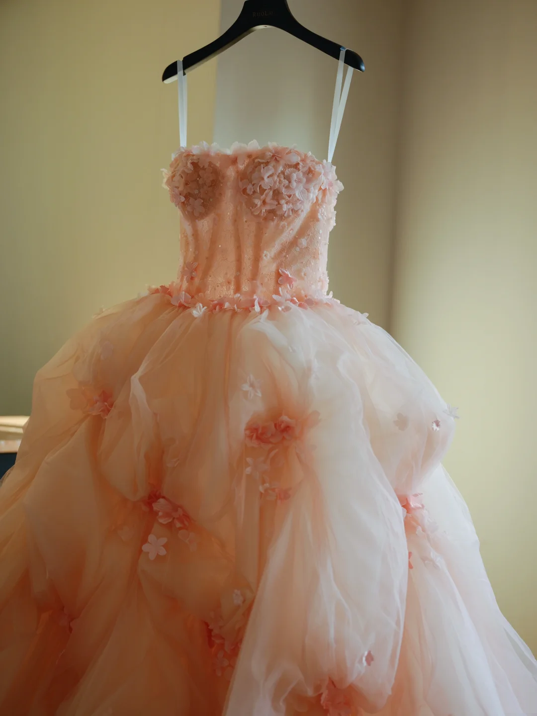 Niedliches, trägerloses Ballkleid aus rosa Tüll mit Blumenmuster, langes Abendkleid für Sweet 15 und 16, AB595