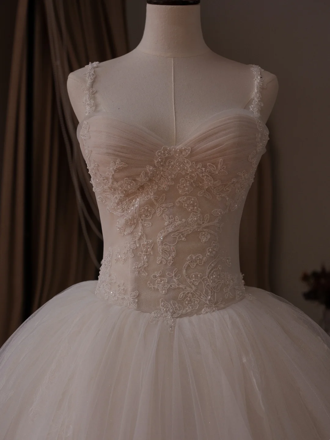 Robe de mariée princesse à bretelles spaghetti, sans manches, en tulle, corset ajusté, longue, blanche, RB2022