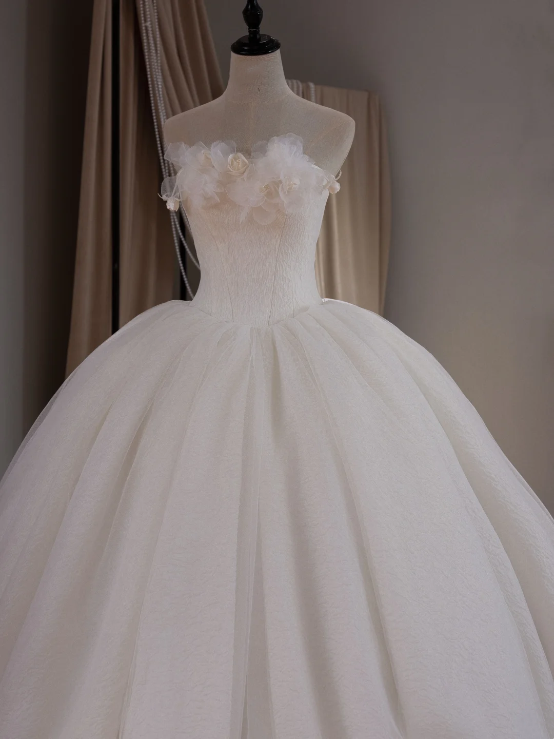 Robe de mariée princesse en tulle, sans bretelles, sans manches, avec corset ajusté, blanche, RB2026