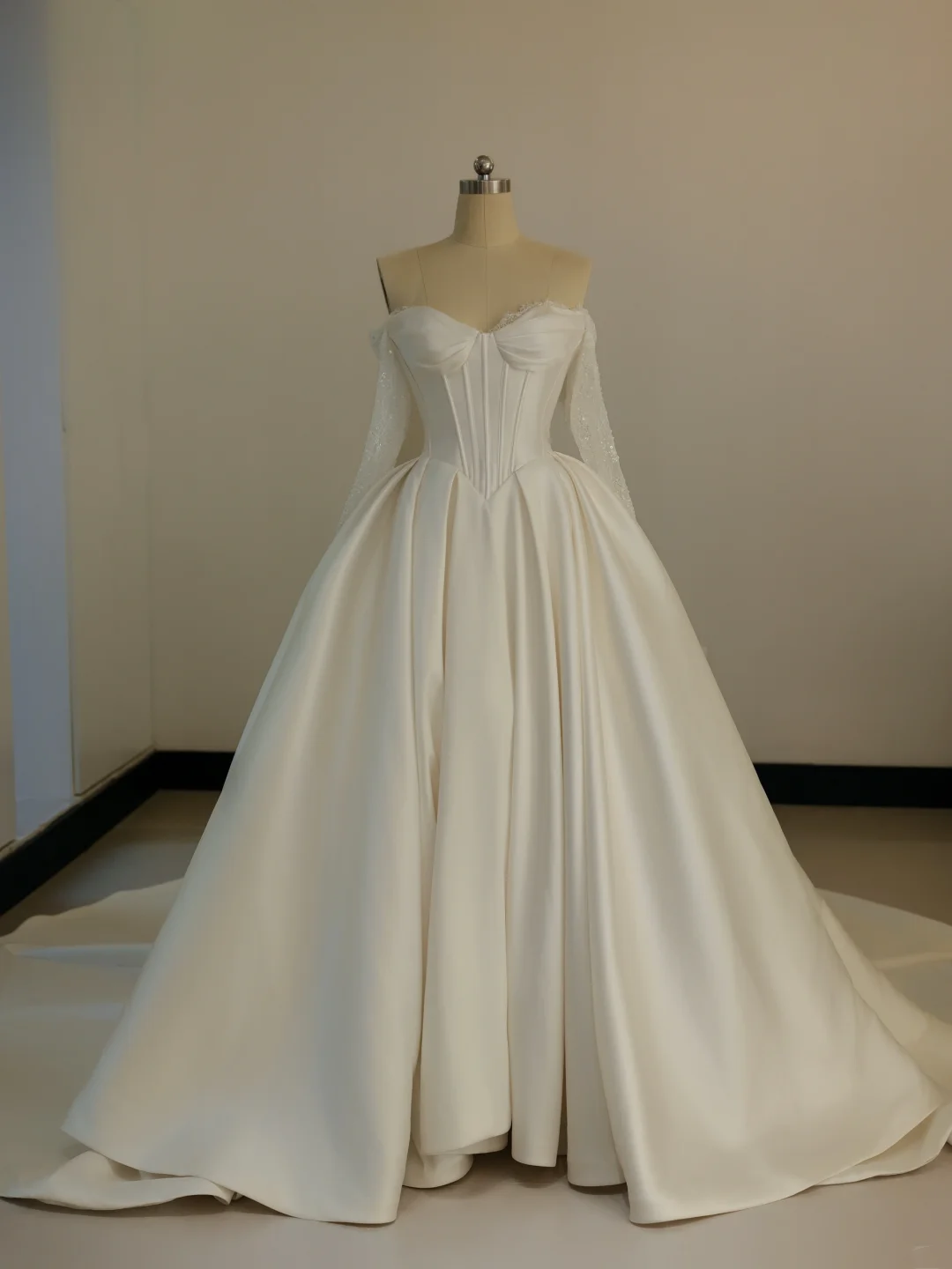 Robe de mariée princesse en satin, décolleté en cœur, sans manches, coupe ajustée, corset, longue, blanche, RB2030