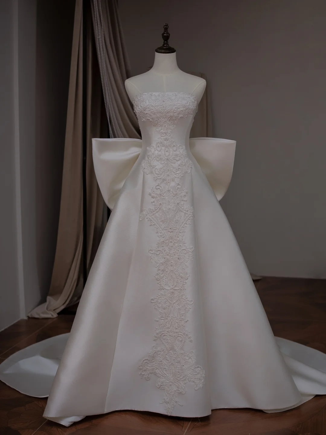 Robe de mariée princesse bustier sans manches avec nœud, corset ajusté en satin, robe longue blanche RB2033