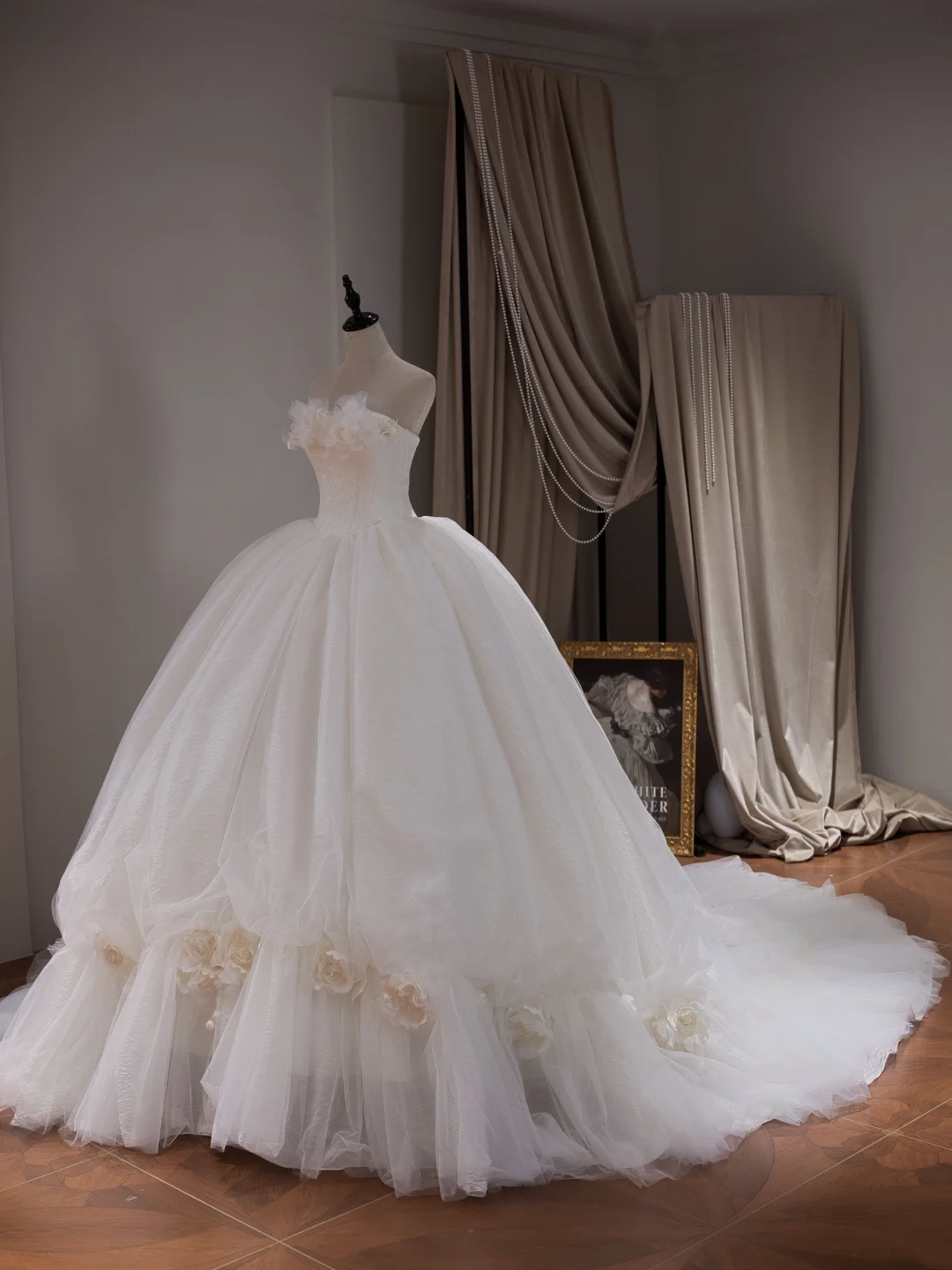 Robe de mariée princesse en tulle, sans bretelles, sans manches, avec corset ajusté, blanche, RB2026