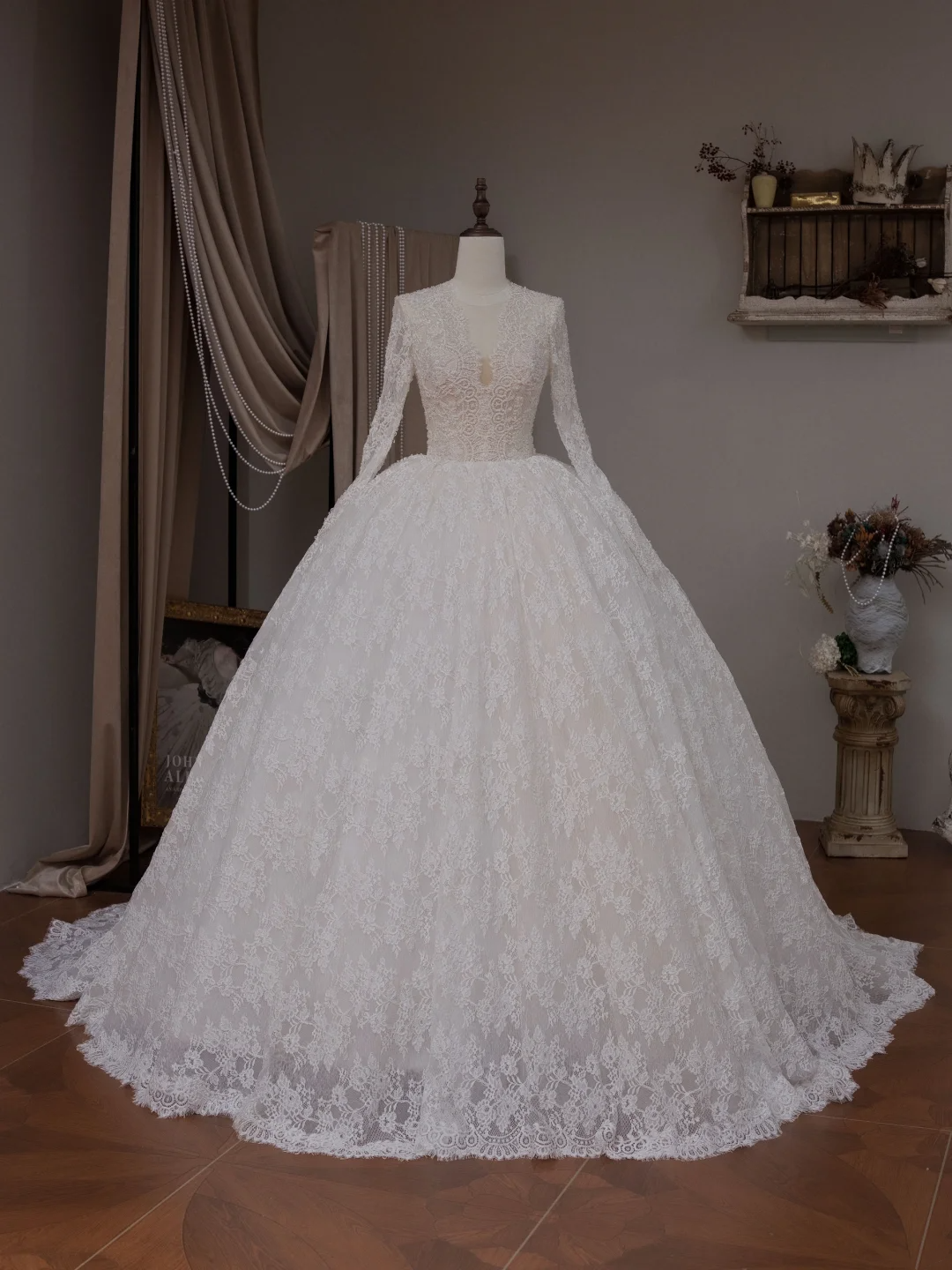Robe de mariée blanche simple, col en V, manches longues, corset ajusté en dentelle, robe de bal, RB2039