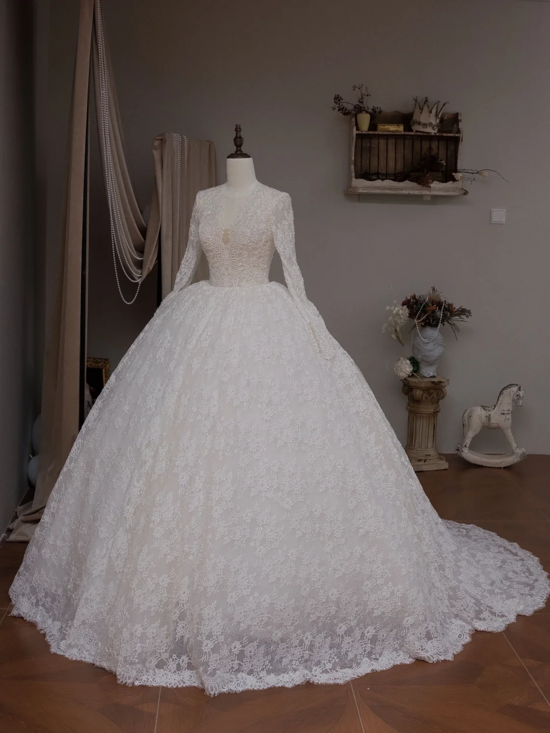 Robe de mariée blanche simple, col en V, manches longues, corset ajusté en dentelle, robe de bal, RB2039