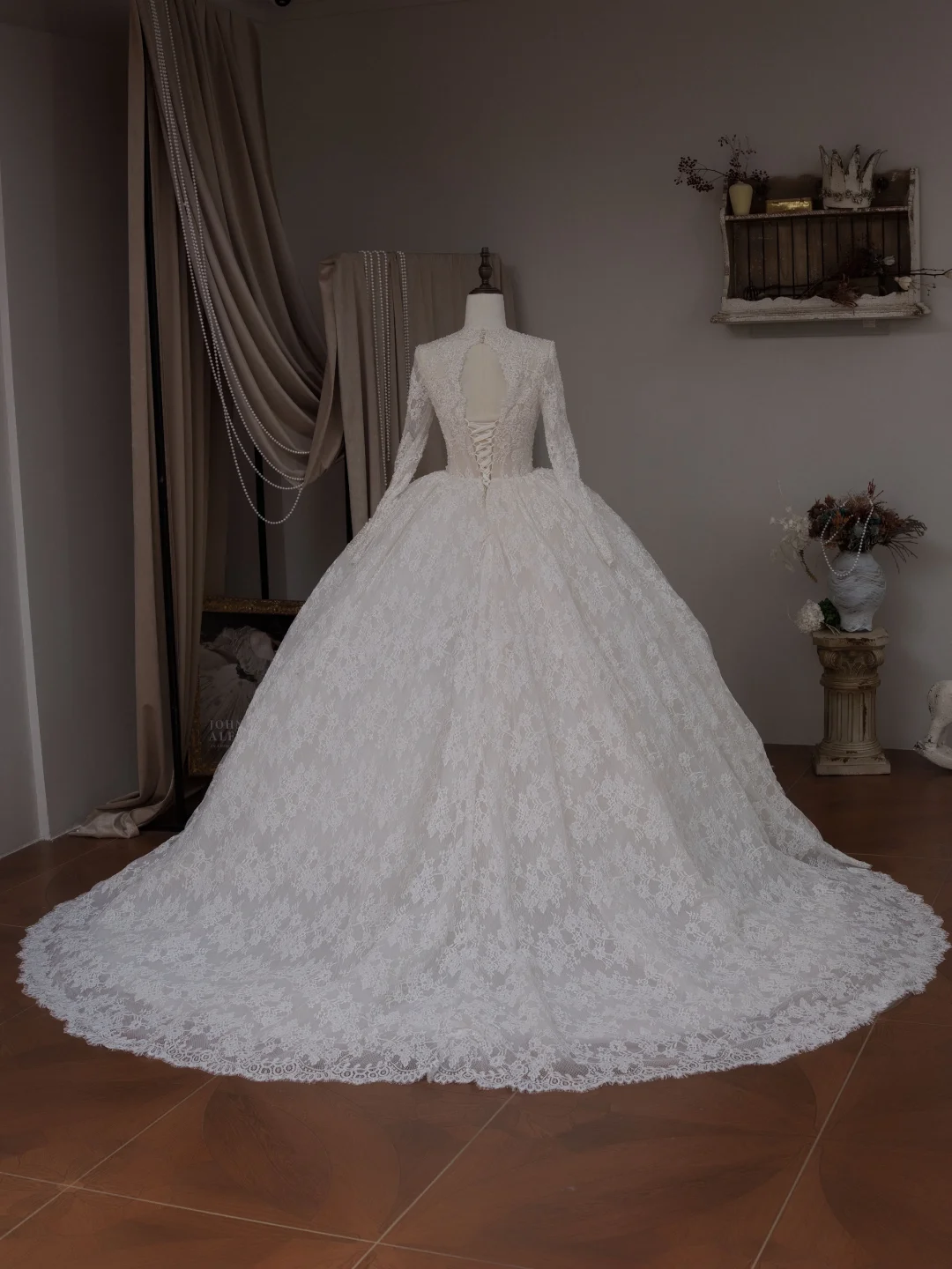 Robe de mariée blanche simple, col en V, manches longues, corset ajusté en dentelle, robe de bal, RB2039
