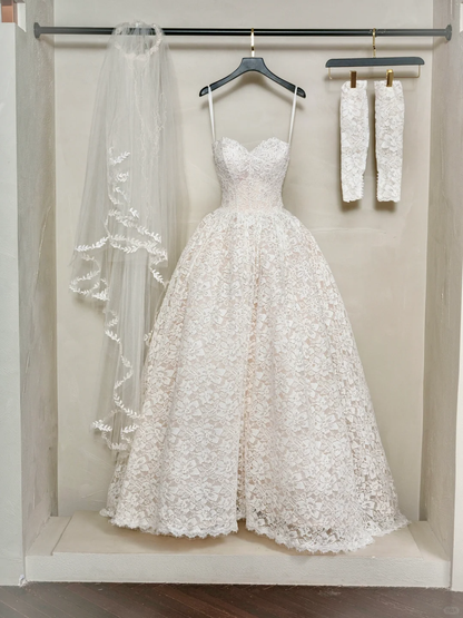 Robe de mariée longue en dentelle, décolleté en cœur, sans manches, coupe ajustée, corset, RB2053