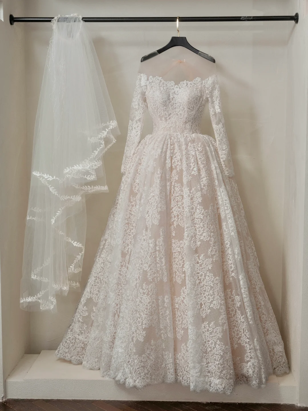 Robe de bal éthérée, épaules dénudées, corset ajusté en dentelle, manches longues, robe de mariée, robes de mariée RB2055