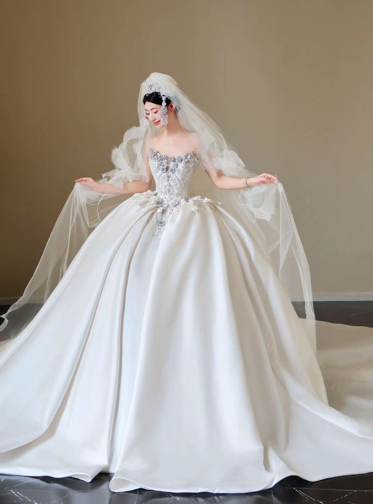 Robe de mariée longue en satin, bustier, sans manches, coupe ajustée, corset, en dentelle, RB2073